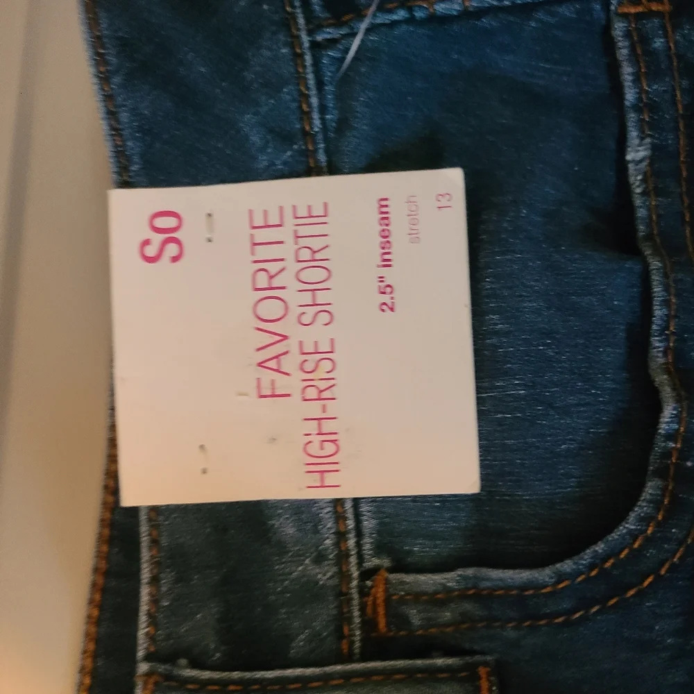 Shorts - Picture 2 of 3